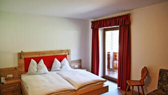 italien-sarntal-hotel-feldrand-zimmerkategorie-laerche-komfort-shsarn-swhsarn-laerche komfort6.jpg