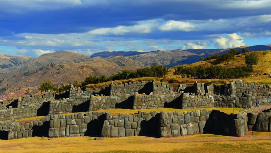 In Sacsayhuaman haben die Inka die Gebäude ausmächtigen Steinquadern errichet, wie man an den Mauern erkennen kann