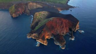 Am Vulkan Capelinhos über der Küste der Insel Faial