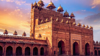 Palastanlage der verlassenen Kaiserresidenz Fatehpur Sikri mit Innenhof
