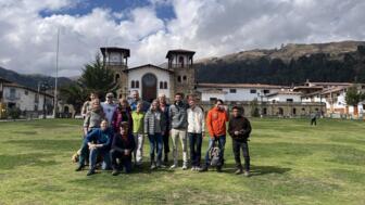 Gruppenfoto in Chacas am Hauptplatz