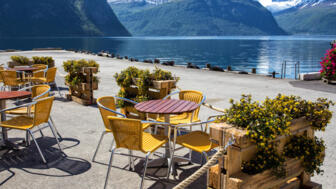 shutterstock_295553858_Cafe.jpg