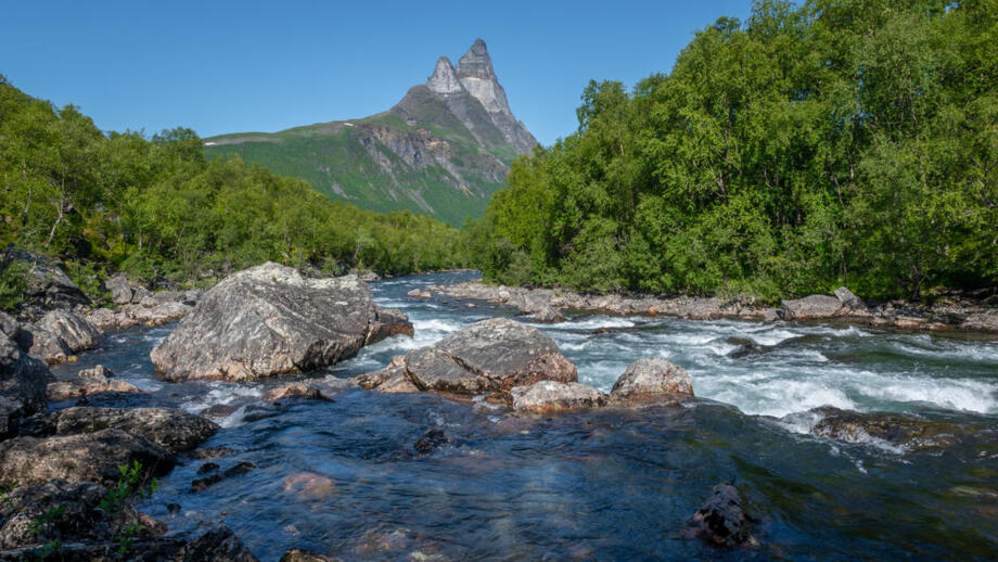 shutterstock_1493221715_Lyngen_Alps.jpg