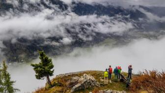 Wandergruppe auf herrlichen Panoramawege