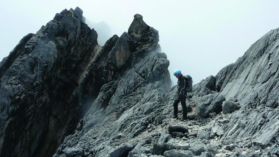 expeditionen-papua-excar-2013-carstensz-pyramide-natur-panorama-landschaft-berge-felsen-teilnehmer-1010557.jpg