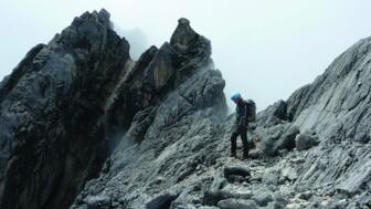 expeditionen-papua-excar-2013-carstensz-pyramide-natur-panorama-landschaft-berge-felsen-teilnehmer-1010557.jpg
