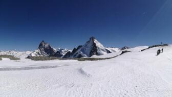 Aussicht auf die Berge auf der Haut Route Winter