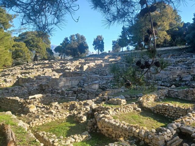 Steinmauern entlang des wanderweges von Agia Triada nach Matala auf Südkreta