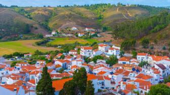 Die Häuser von Aljezur in Portugal