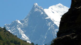 Aksu Peak im Turkestan-Gebirge mit vergletschertem Gipfel