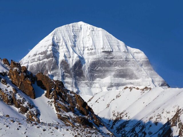 Weiße Schneepyramide des heiligen Berges Kailash