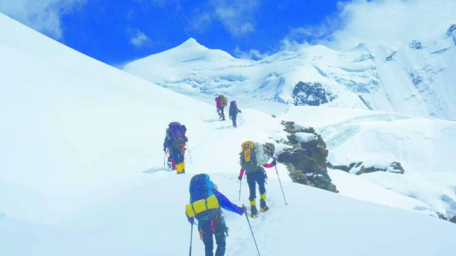 expeditionen-nepal-himlung-himal-expedition-2016-natur-panorama-landschaft-berge-gletscher-schnee-teilnehmer-gruppe-023.jpg