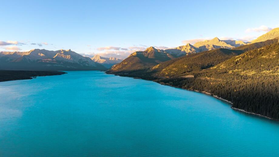 abraham-lake-kanada-shutterstock_2695430891.jpg