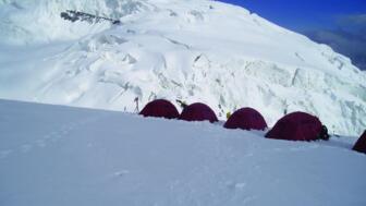expeditionen-china-exsie-2002-natur-panorama-landschaft-berge-gletscher-schnee-zeltlager-700542.jpg