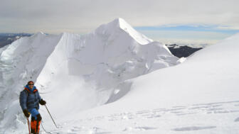 Bergsteiger auf dem Weg zum Gipfel