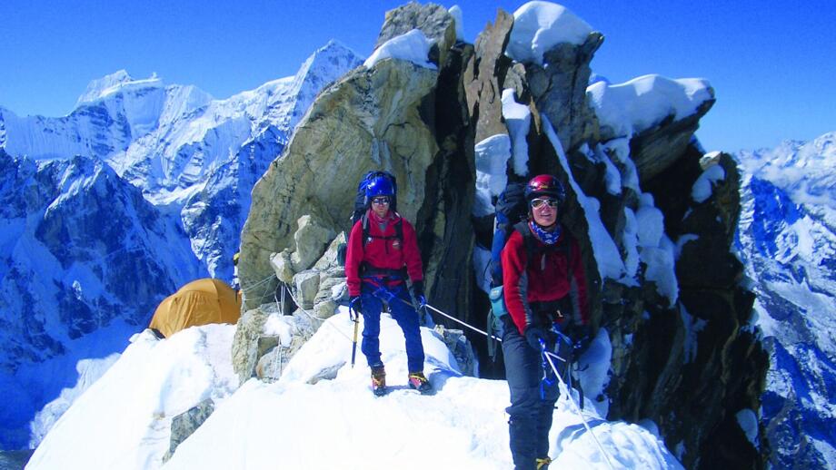 Bergsteiger auf dem Weg zum Gipfel