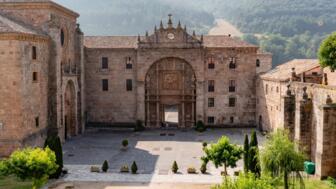 europa-spain-esrio-kloster-san-millan-de-yuso-shutterstock_2524635593.jpg