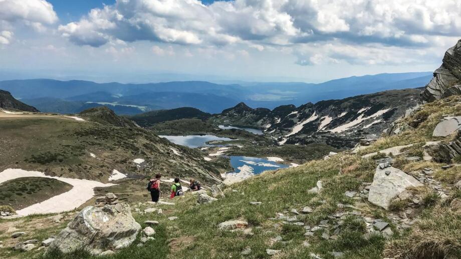 Seven_Lakes_view.to.hut.jpg