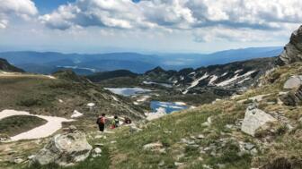 Seven_Lakes_view.to.hut.jpg