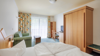 Doppelzimmer 2.jpg
