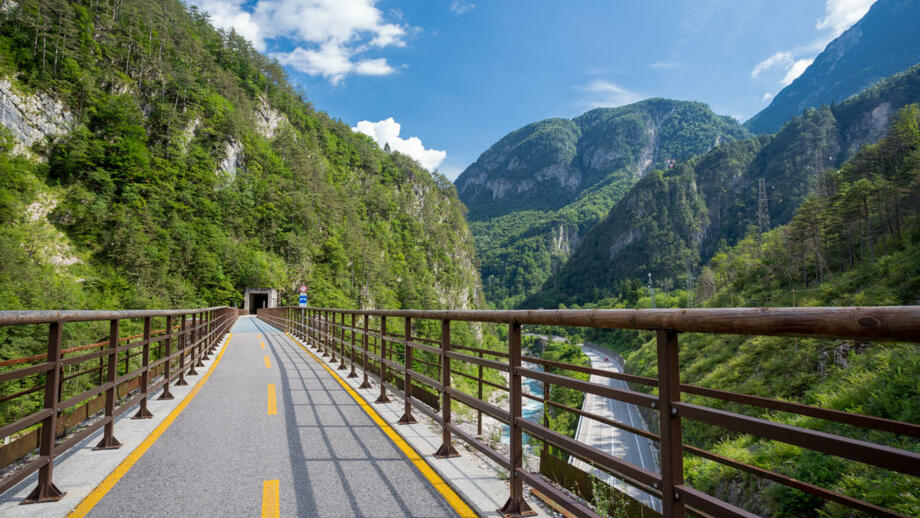 Eine Brücke während der Transalp mit dem Trekkinrad.