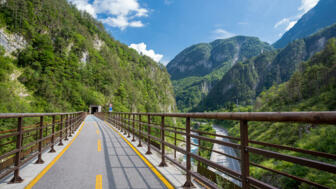 Eine Brücke während der Transalp mit dem Trekkinrad.