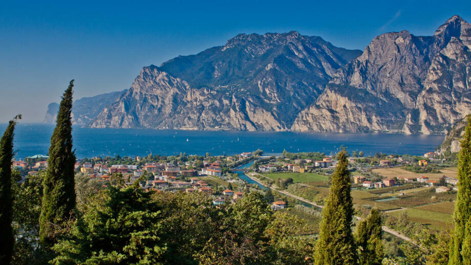 shutterstock_1369818995_Gardasee.jpg