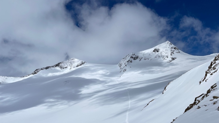 Wolkenspiel im Gletscherbereich auf dem Weg zum Großvenediger