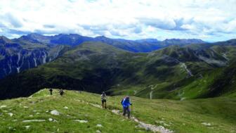 Wandern auf schmalen Pfanden