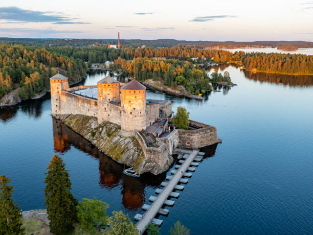 Luftbild der mittelalterlichen Burg Olavinlinna in Savonlinna