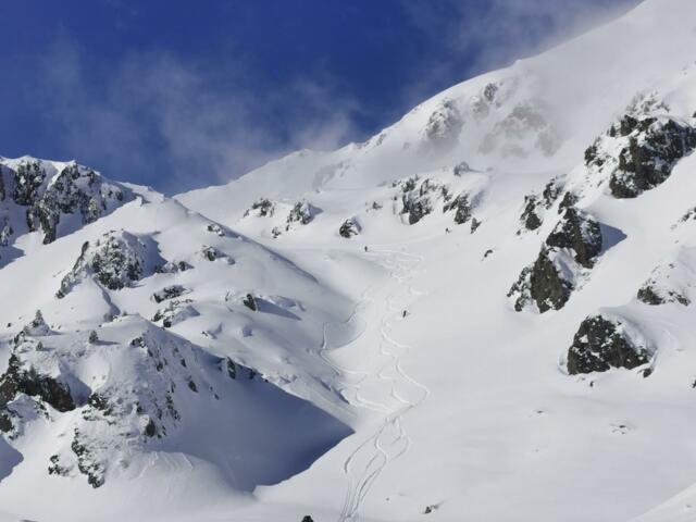 Aufstieg im Tiefschnee im Zillertal