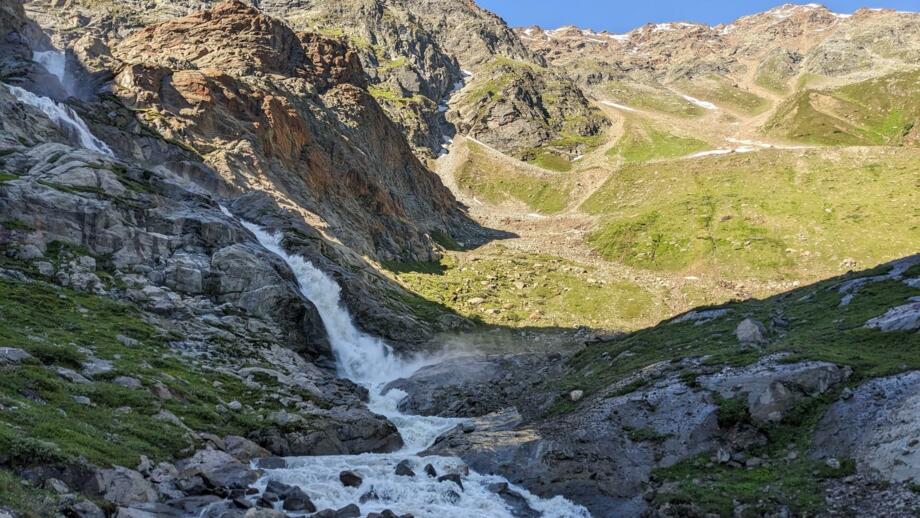 Wasserfall in den Bergen