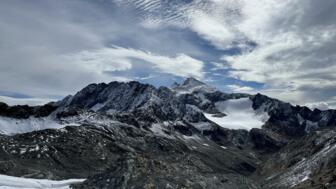 Schneebedeckte Berggipfel im Gebiet rund um die Hildesheimer Hütte