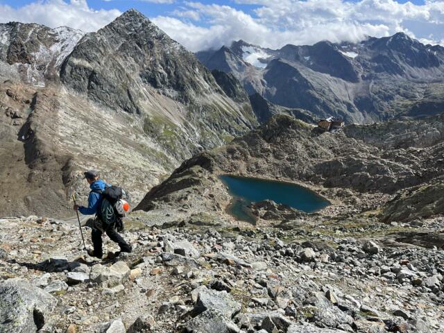 Bergführer im Gebiet rund um die Hildesheimer Hütte mit See