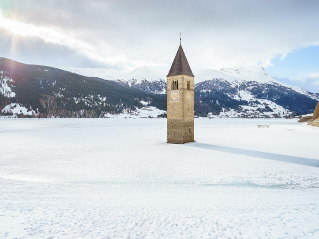 Turm im See