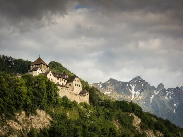 Vordere Grauspitze in Liechtenstein mit Burg