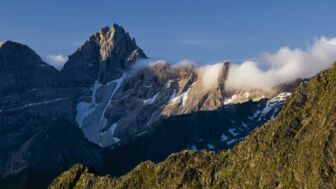 Bergblick mit Schnee