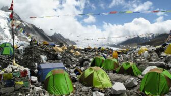 Farbenfroher Zelte am Everest Base Camp