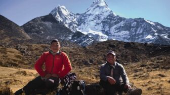 Zwei Bergsteiger vor dem Everest