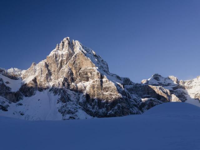 Berg im Obernbergtal mit Sonne und Schatten Spiel