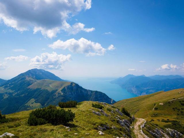 Ausblick auf die Gardaseeberge und den Gardasee