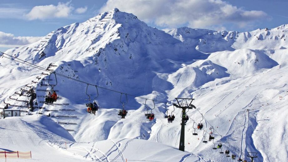 Sessellift in Berglandschaft im Montafon