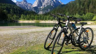 slowenien-bike-bergkulisse-shutterstock-2173139493.jpg