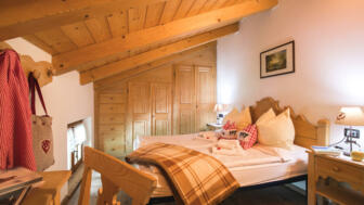 bergestiger_zimmer_alpenrose_trentino.jpg