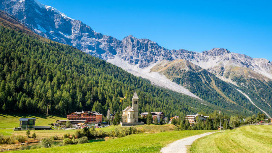 Italien_Sulden_Ortler_Tal_Ort_shutterstock_1746713756.jpg