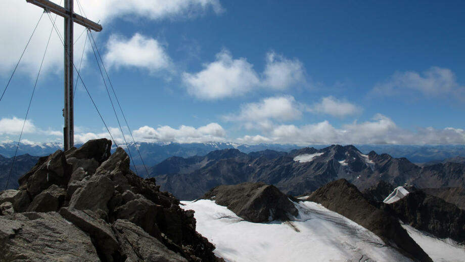 Österreich_Ötztal_Fineilspitze_shutterstock_130451531.jpg