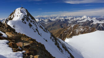 Österreich_Ötztal_Wildspitze_Gipfel_shutterstock_63146200.jpg