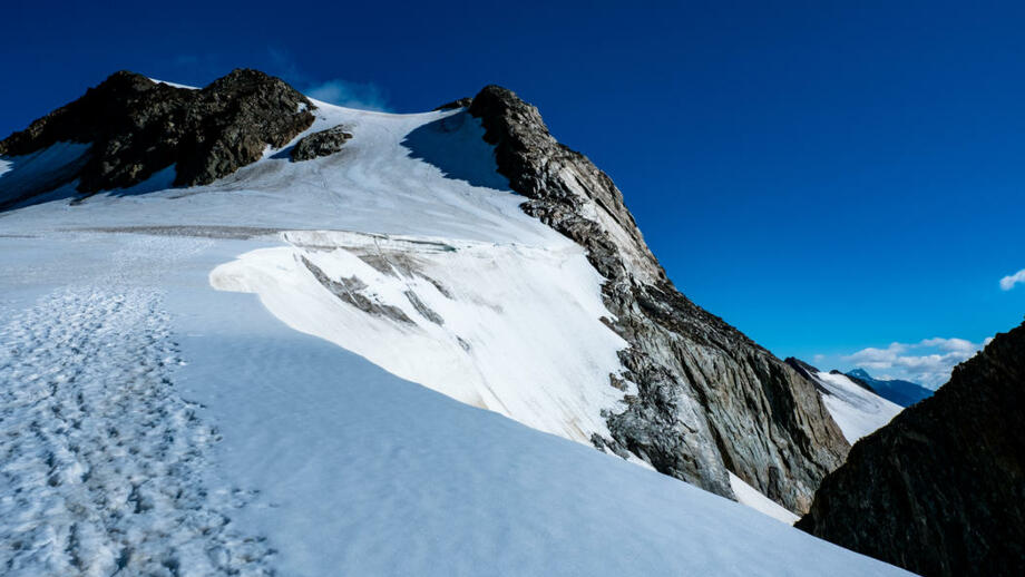 Österreich_Ötztal_Weisskugel_Gipfel_shutterstock_689906683.jpg