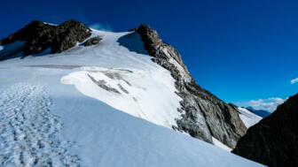 Österreich_Ötztal_Weisskugel_Gipfel_shutterstock_689906683.jpg