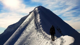 Schweiz_BernerOberland_Mönch_gipfel_shutterstock_91767077.jpg